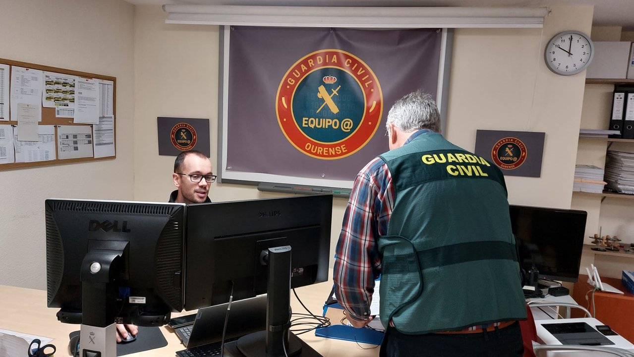 Equipo @ de la Guardia Civil de Ourense