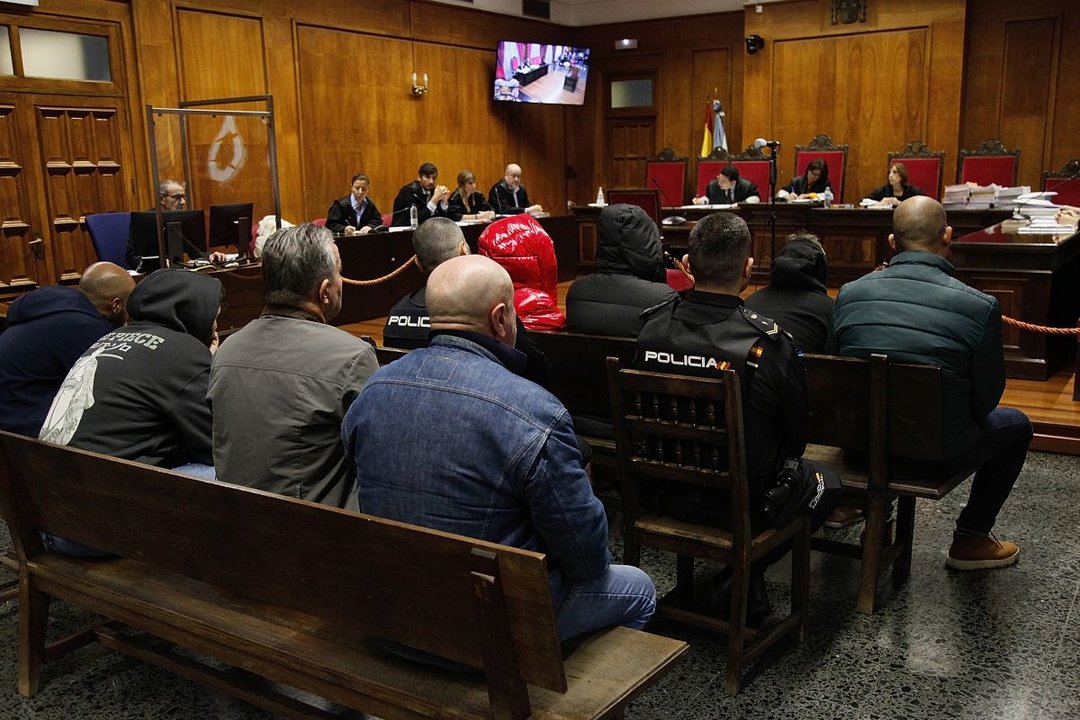 Los inculpados, ayer en la última sesión del juicio seguido en la Audiencia de Ourense.
