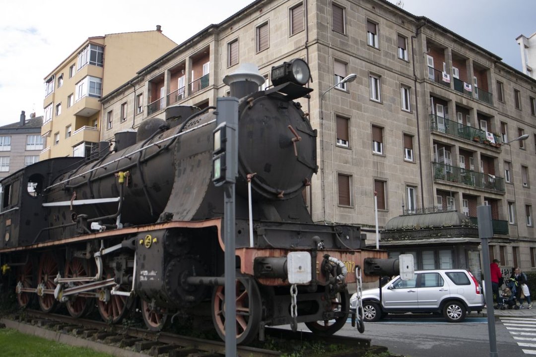La deteriorada locomotora de A Ponte, pendiente de arreglo.