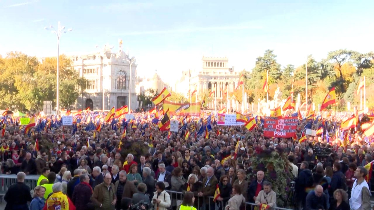 Marcha en Cibeles, Madrid, contra la amnistía