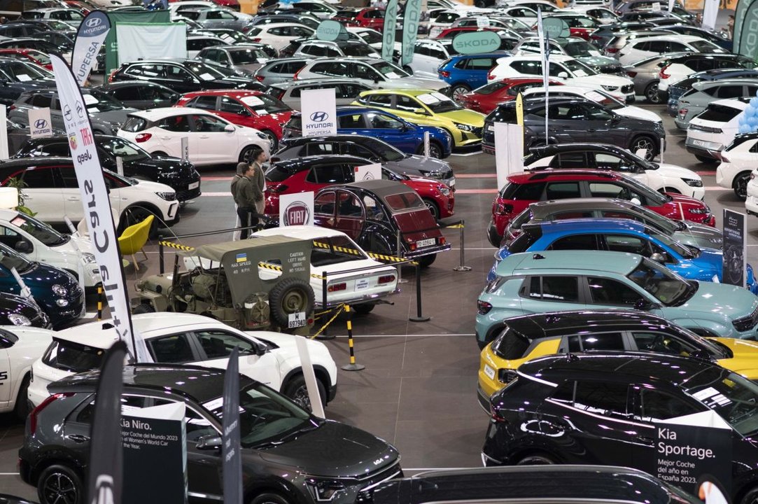 Vehículos expuestos en el Salón del Automóvil celebrado en Expourense.