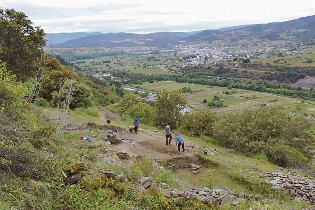 Vista de las excavaciones en el yacimiento de Valencia do Sil, Vilamartín de Valdeorras.