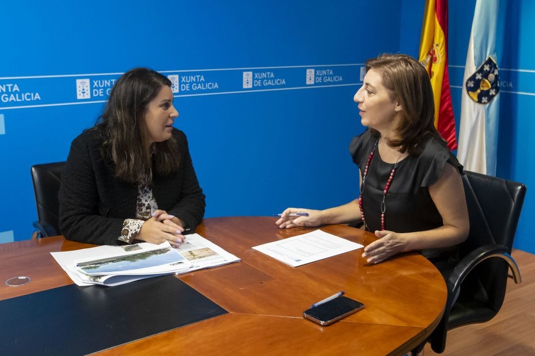 Melisa Macía junto a Ángeles Vázquez, durante su encuentro de trabajo.