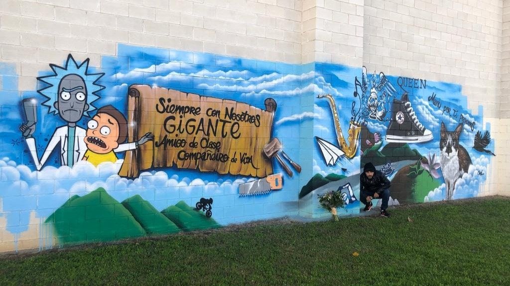 El Sexto Instituto dedica un mural a Manu, el alumno fallecido por la caída del muro