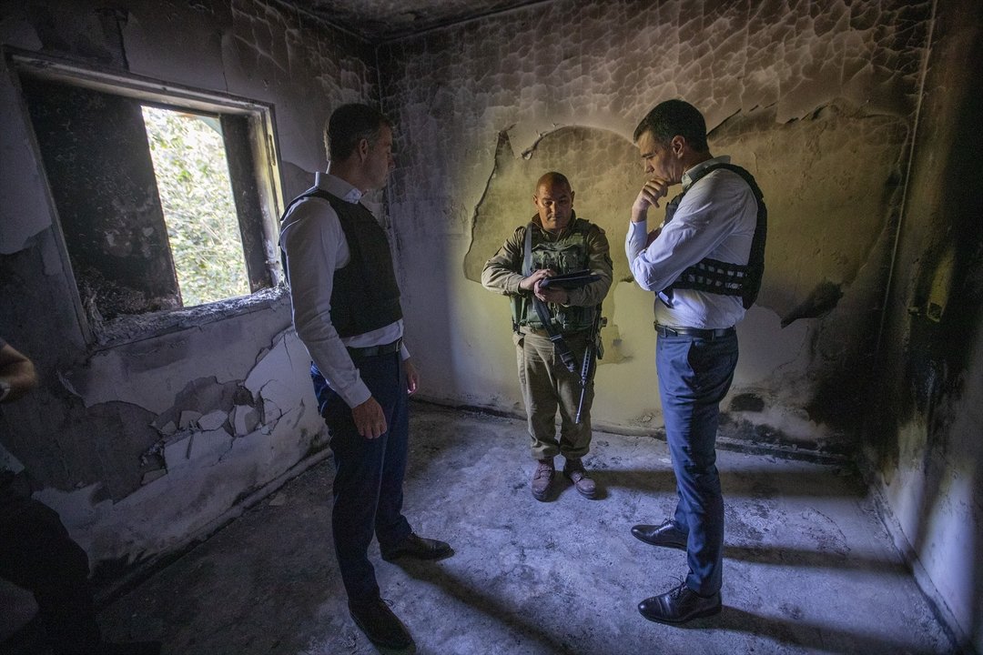 Pedro Sánchez en su visita a Israel se trasladó a uno de los kibutz atacados por Hamás (EP).