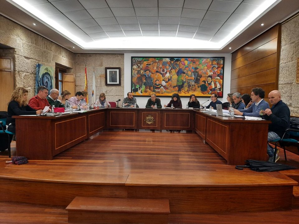 La Corporación municipal de Carballiño durante la sesión ordinaria de este miércoles