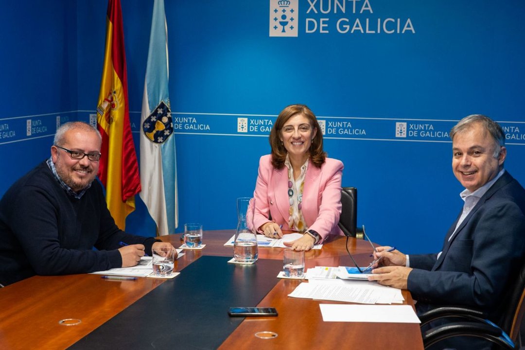 César Fernández y Ángeles Vázquez durante la reunión.