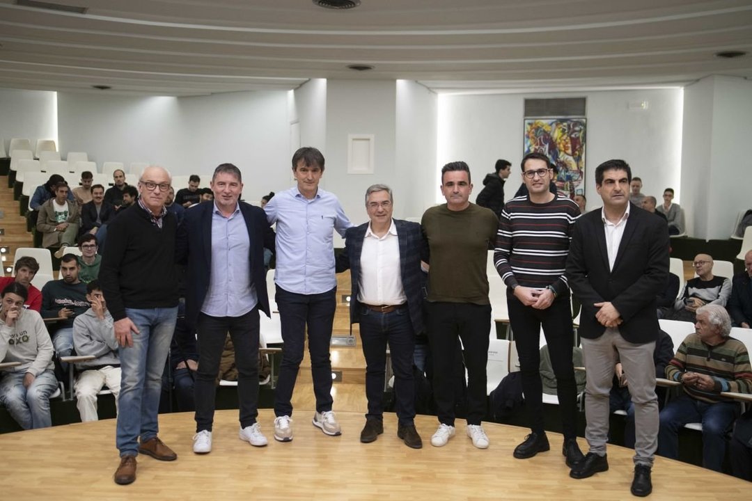 José Manuel Fernández, Aníbal Pereira, Pacheta, Luis Menor, Chema Monzón, Roberto González y Gabriel Alén.