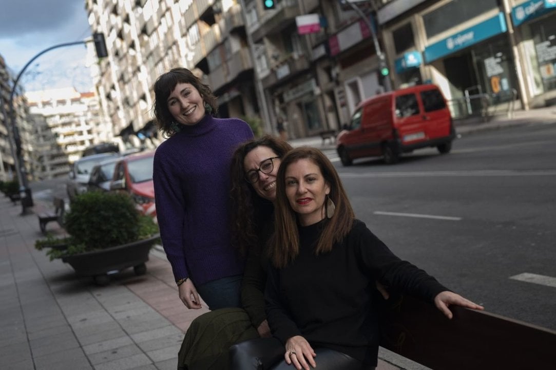 Nuria Paz, Ana Requejo y Patricia Portela, el miércoles en su primer reencuentro tras volver de Toronto.