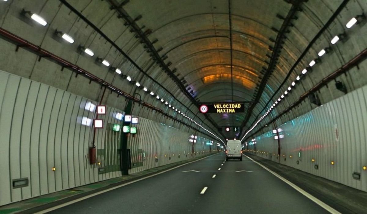 Interior del túnel de Folgoso.