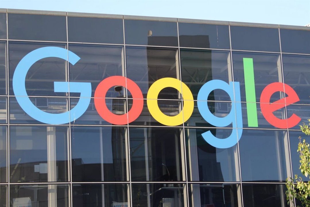 Oficinas de Google, con su logotipo, en Berlín, Alemania