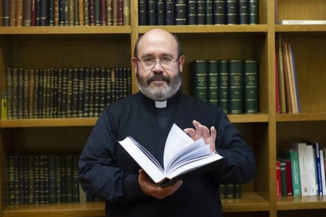 Luis Manuel Cuña, en el obispado. (Foto: Martiño Pinal)