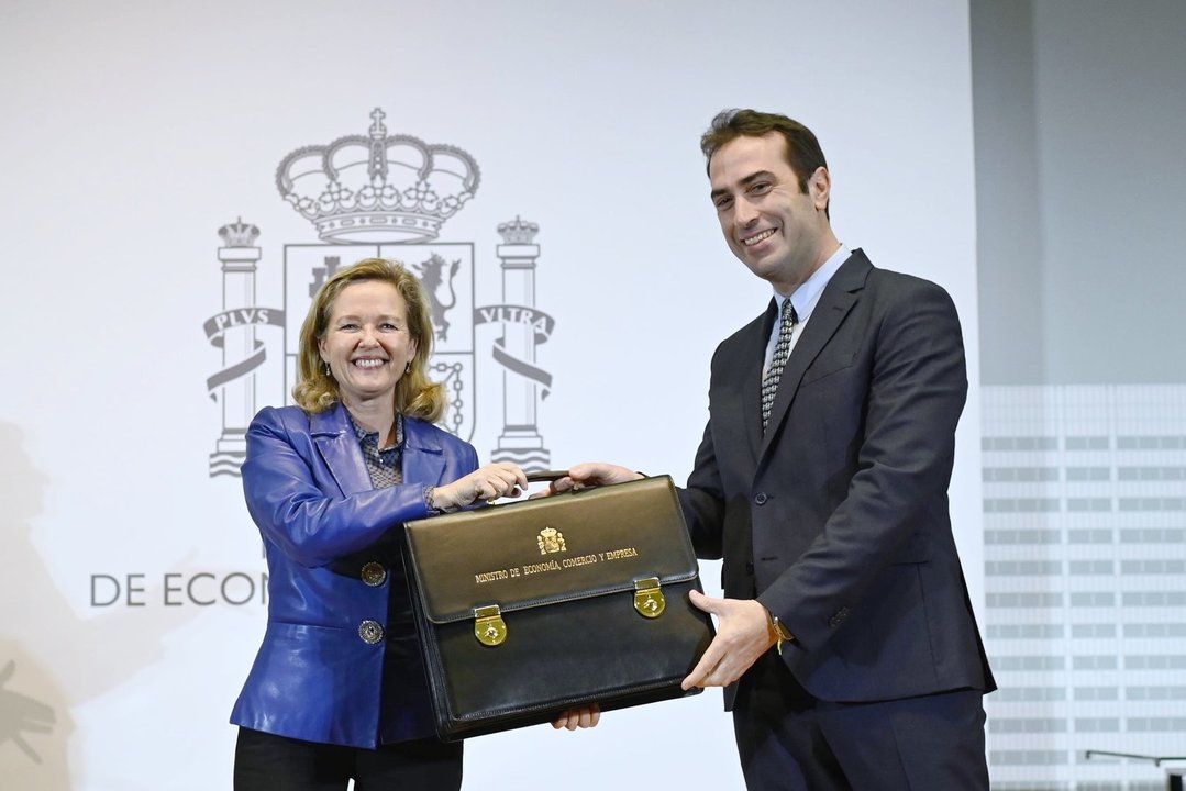 Carlos Cuerpo y Nadia Calviño, en el momento de ceder la cartera del Ministerio de Economía (foto: Europa Press).