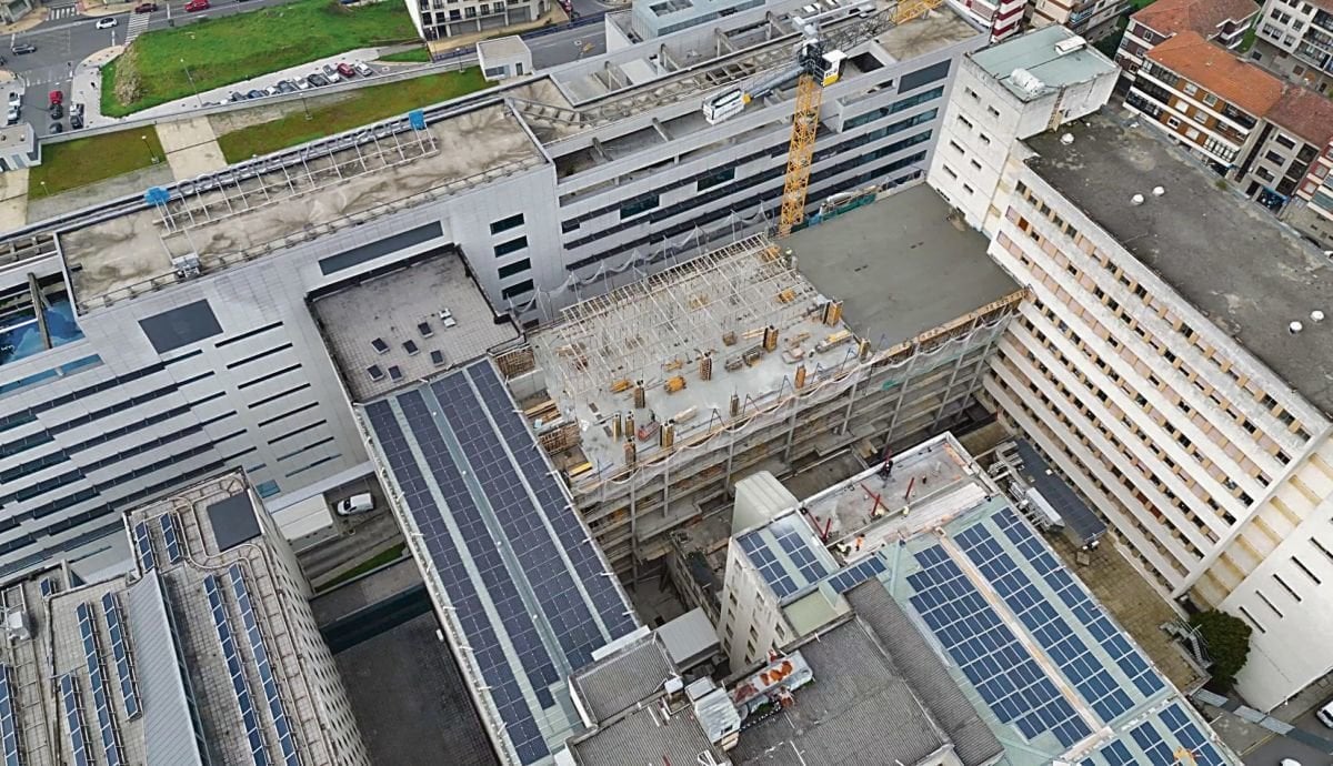 Imagen aérea del nuevo edificio del CHUO, todavía en construcción en la actualidad