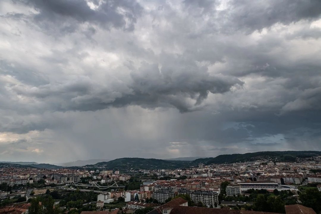 Día con nubes y sin precipitaciones en Ourense.
