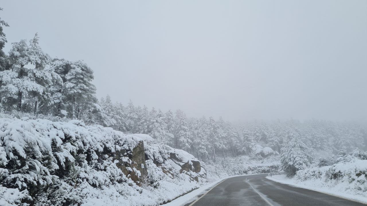 La nieve, protagonista en plena operación retorno de Navidad (La Región).