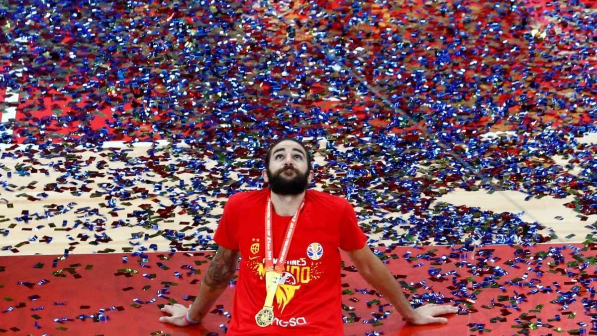 Ricky Rubio, bajo una lluvia de confeti tras ganar el Mundobasket de 2019.