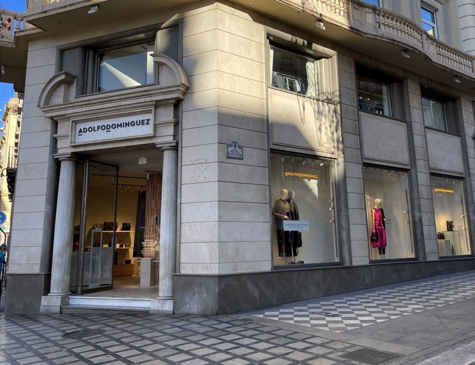 Nueva tienda de Adolfo Domínguez en Granada.