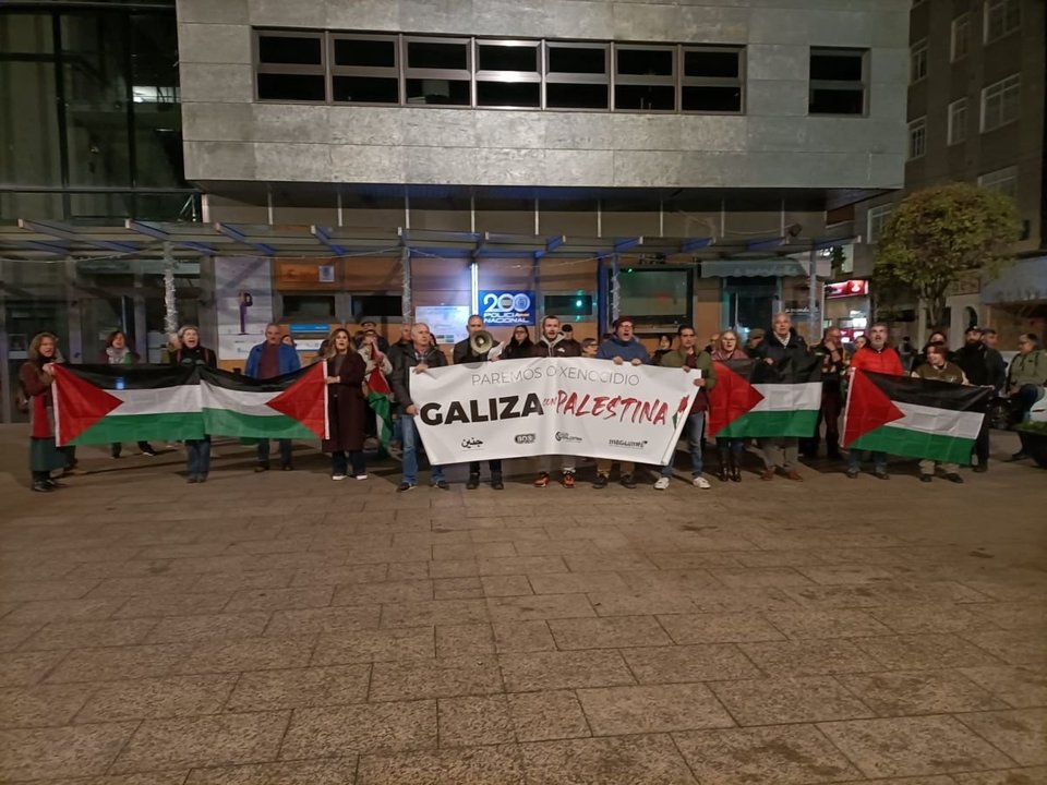 Concentración por Palestina en la Praza do Concello de O Barco.