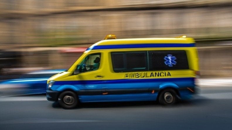 Foto de archivo de una ambulancia (foto: Martiño Pinal).