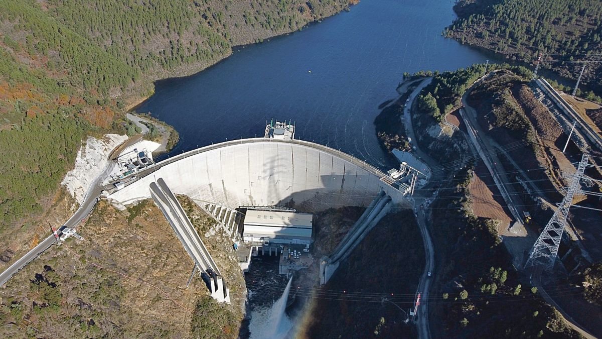 Vista aérea del complejo hidroeléctrico del Alto Támega.