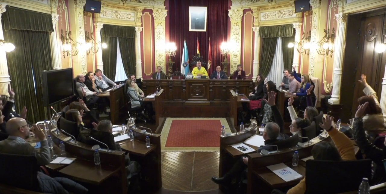 Momento en que los grupos de la oposición han rechazado la ordenanza de terrazas del Concello de Ourense.