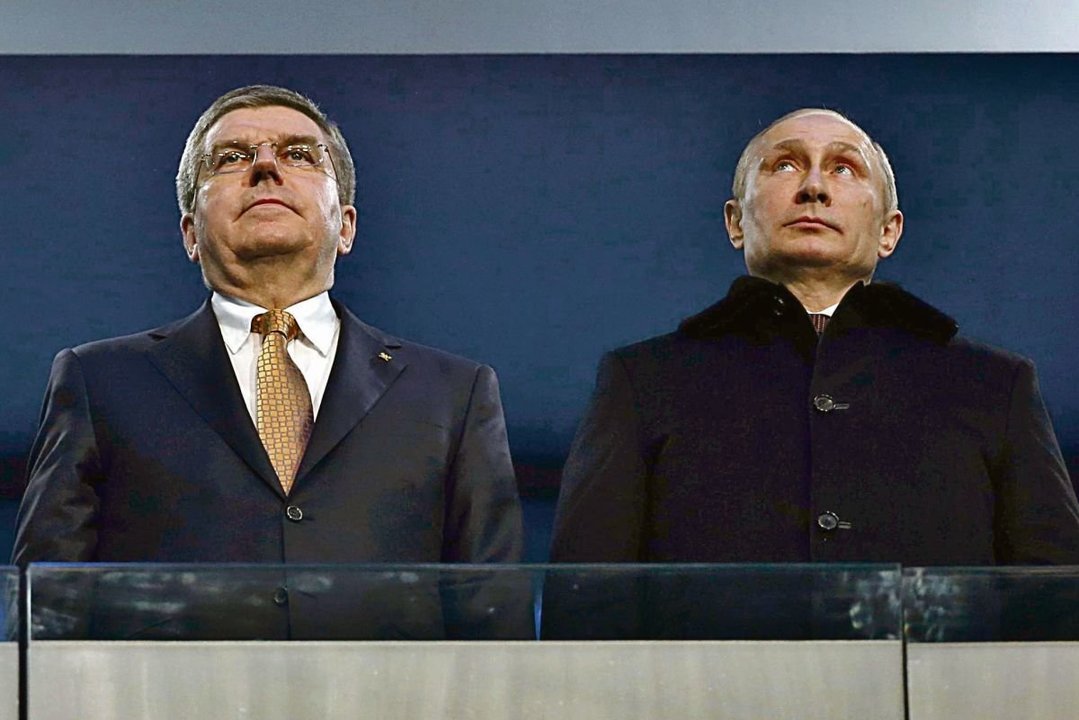El presidente del COI Thomas Bach, junto al dictador ruso Vladimir Putin.