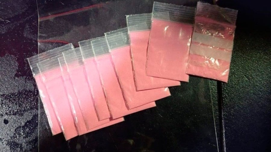 Imagen de dosis de "tusi", conocida popularmente como "cocaína rosa" (foto: E.P.)