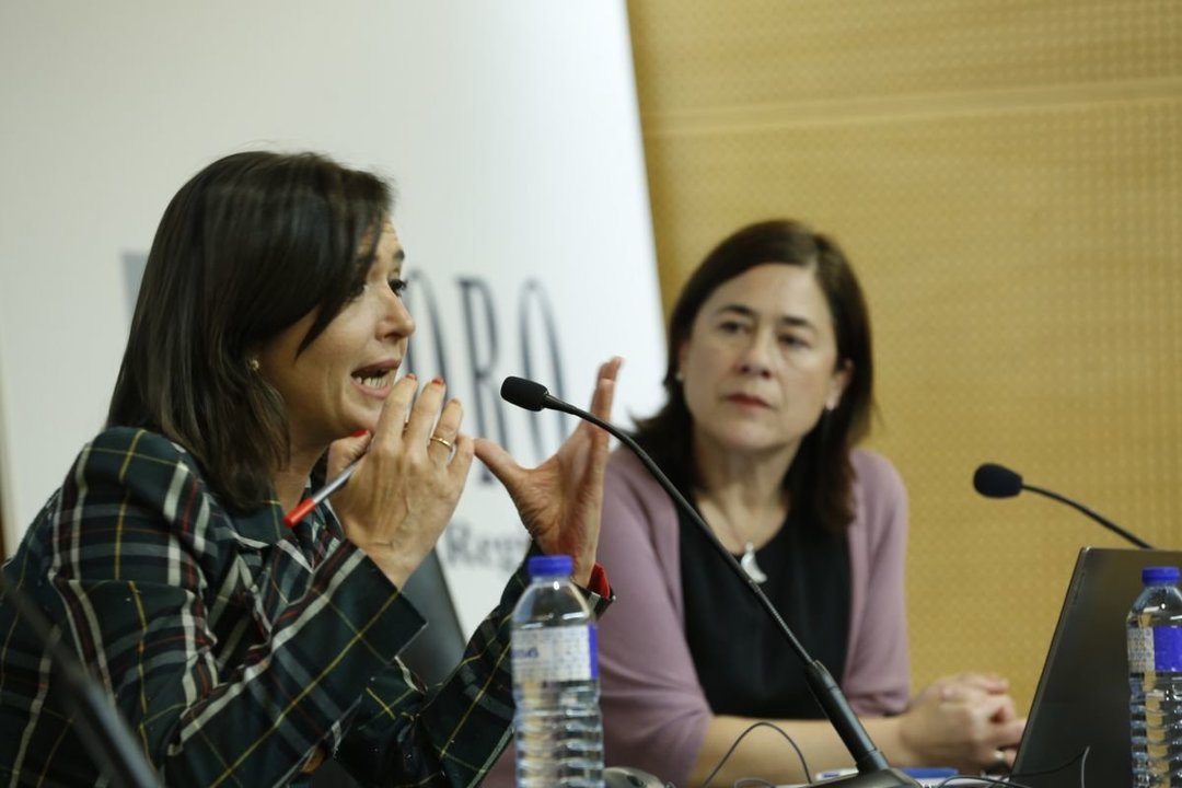 Alejandra Andrade, acompañada por la directora digital de La Región, Carmen Rivas (M.A.)
