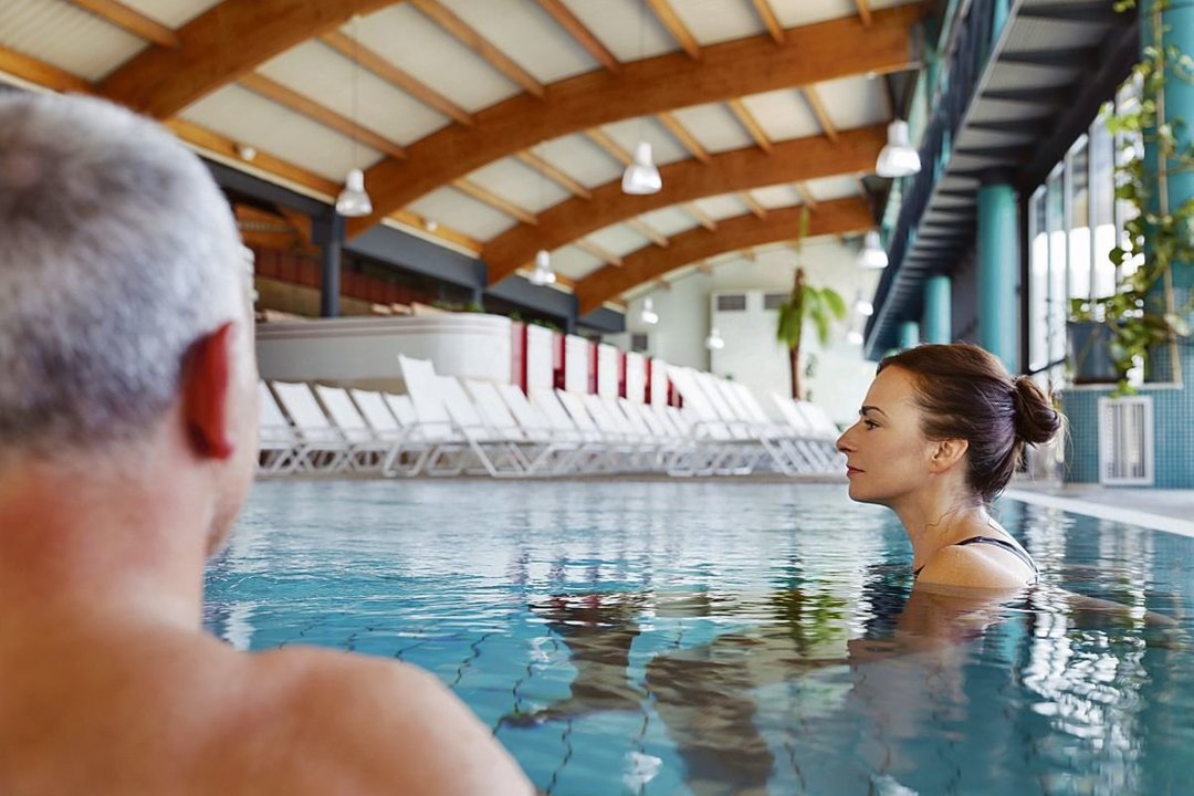 El programa de estancias incluye acceso diario a las piscinas de agua mineromedicinal termal y 10 técnicas termales.