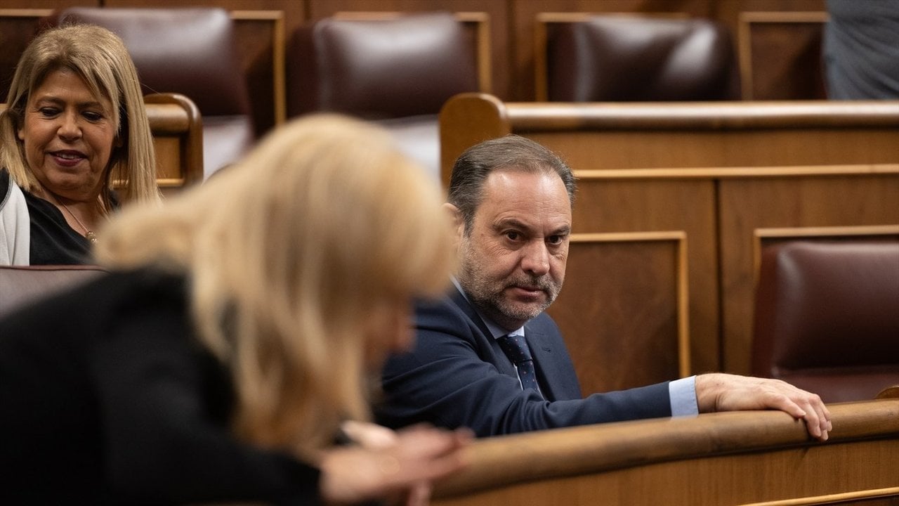 El exministro de Transportes y diputado del PSOE José Luis Ábalos durante una sesión plenaria, en el Congreso de los Diputados, a 22 de febrero de 2024 (EP).