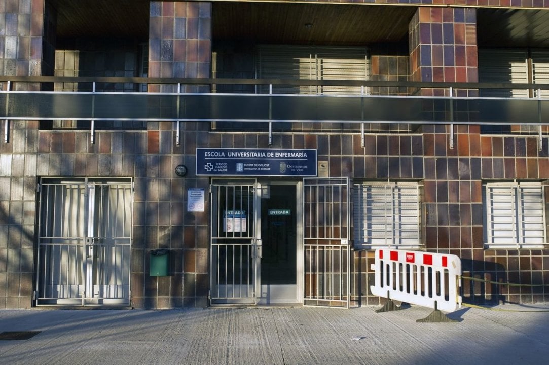 Imagen de la fachada de la Escuela de Enfermería de Ourense, ubicada en el Hospital Santa María Nai.
