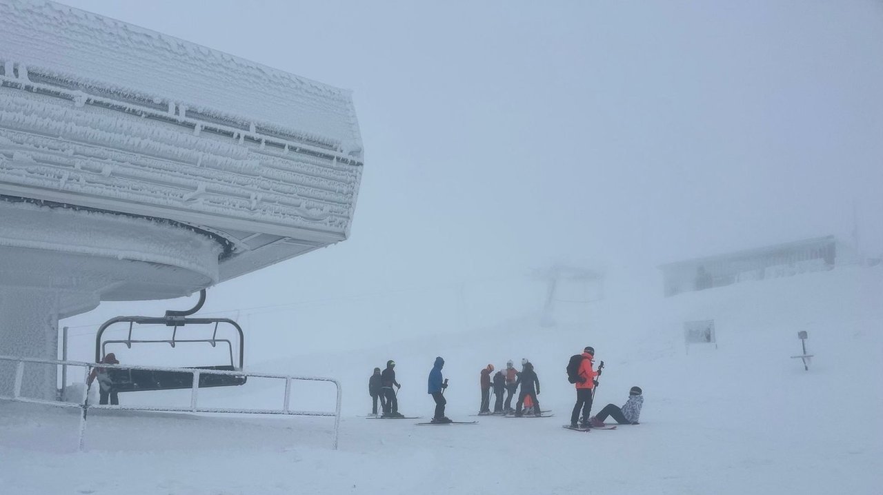 Estampa completamente nevada la que deja Manzaneda este domingo (foto: R.M.)