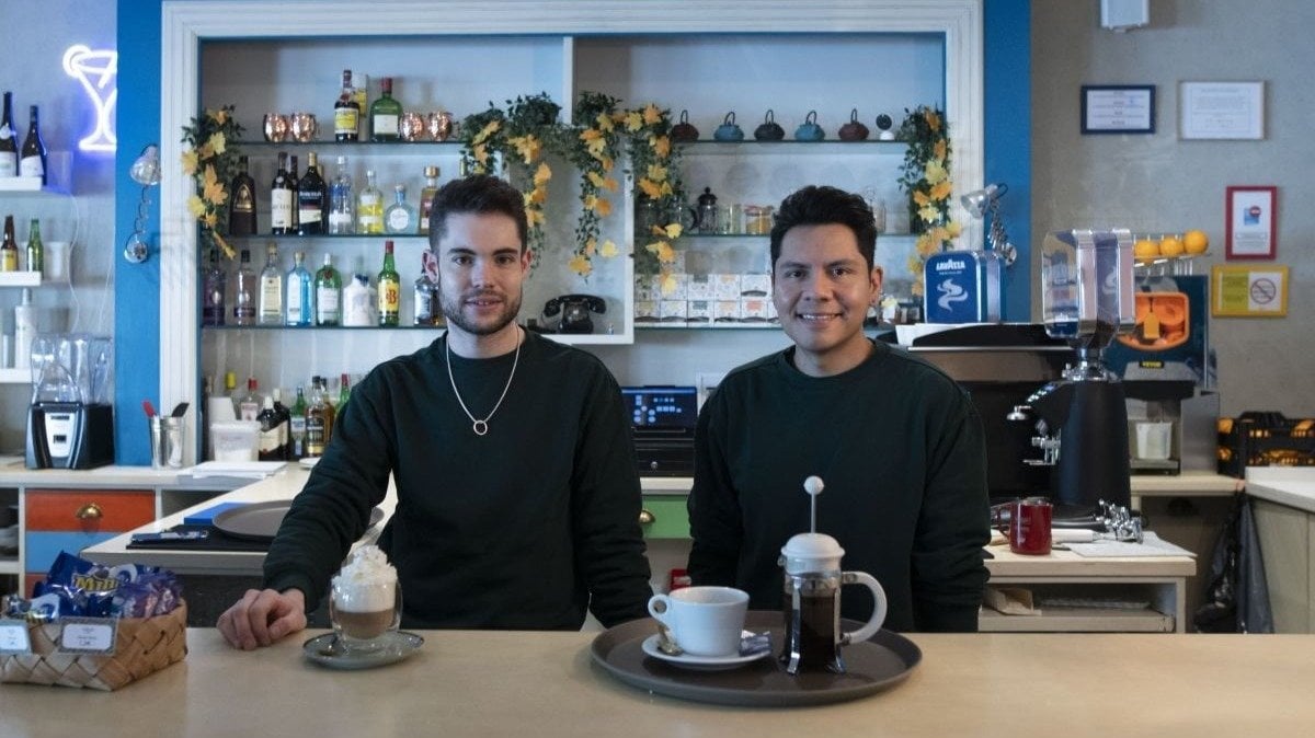 Julio y Armando en el Nich Café ubicado en Carballiño (foto: Martiño Pinal)