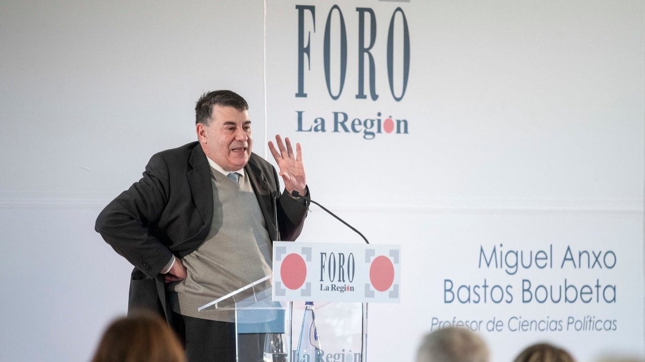 El economista Miguel Anxo Bastos, este jueves en el Foro La Región.