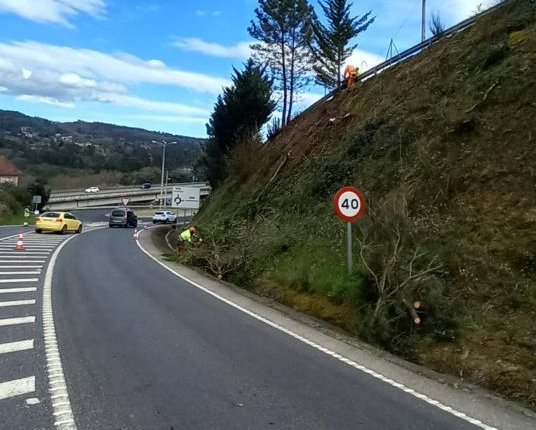 La carretera OU-540 será limpiada en Ourense y Lobios.