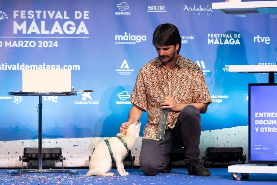 Fonseca recibiu o premio cunha cadela atropelada que participou no filme.