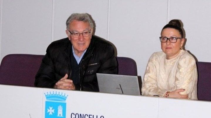 Alfredo García con una de las ponentes.