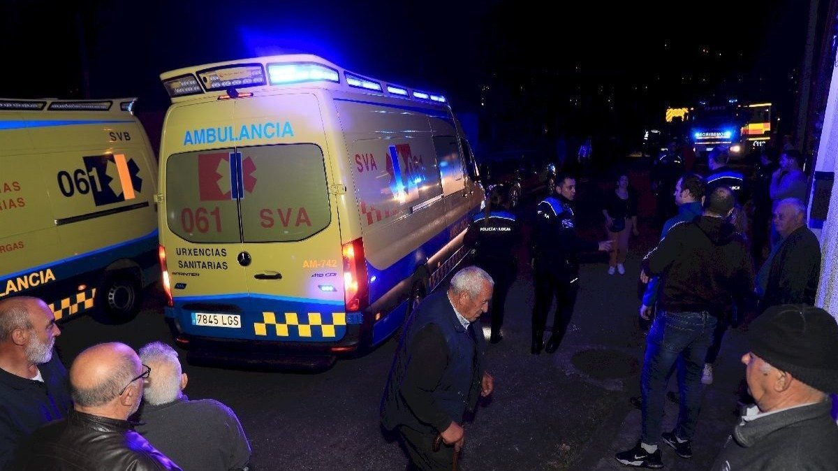 Trasladados a la Unidad de Quemados de A Coruña los heridos en la explosión de la casa de Ourense