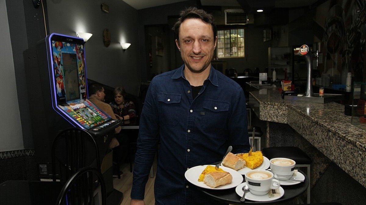 Javier Rodríguez, responsable de la Cafetería Cristal (foto: Miguel Ángel)