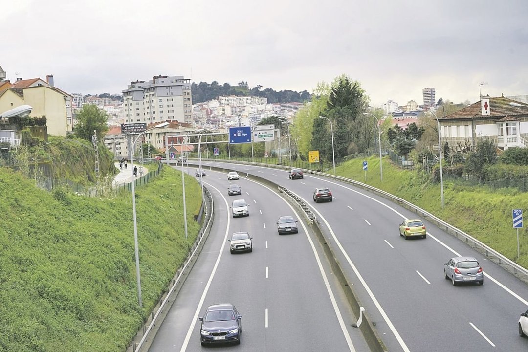 La autopista AP-9 vivirá durante la Semana Santa una gran afluencia de tráfico (J.L. Landín).