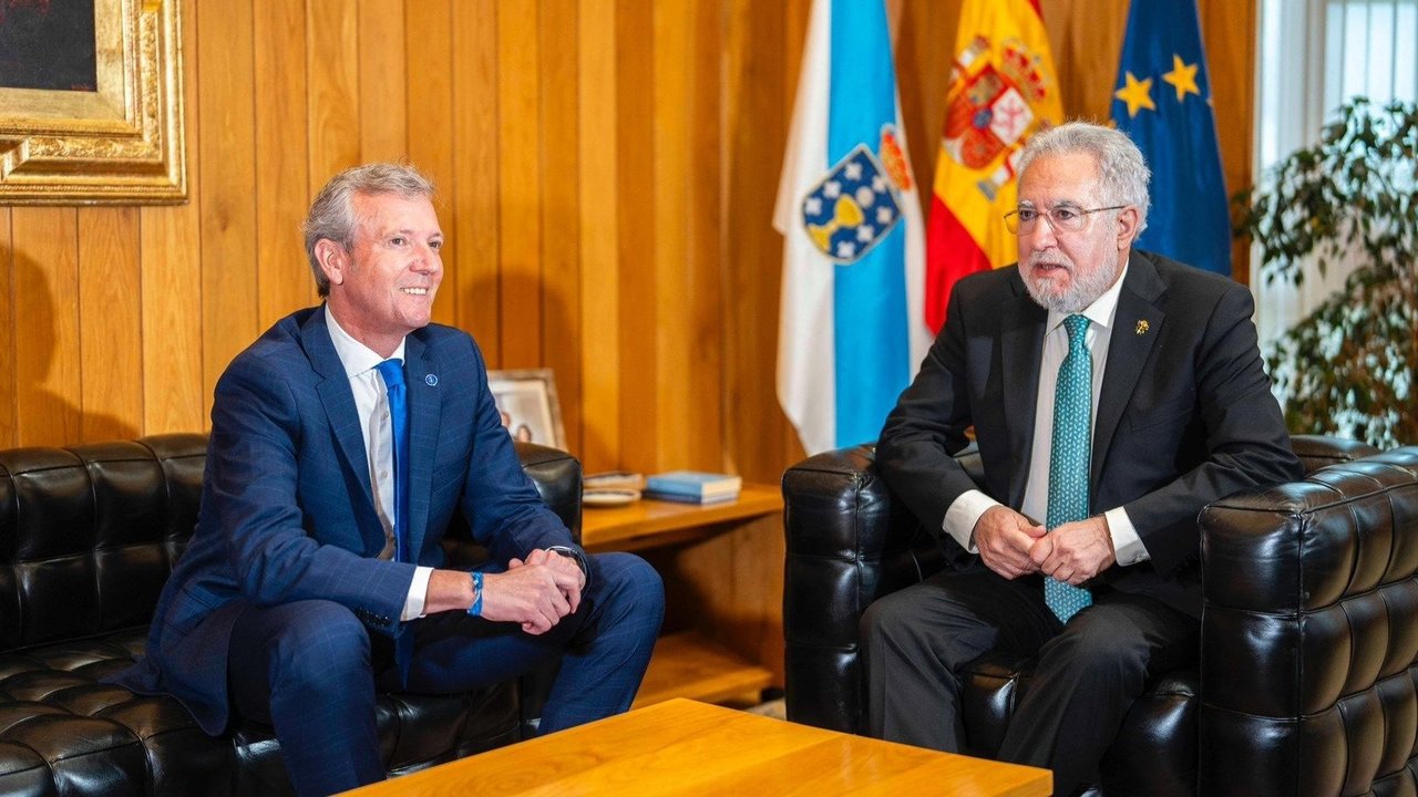Alfonso Rueda y Miguel Santalices este miércoles en el Parlamento de Galicia (Foto: X).