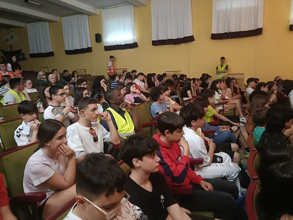 Participantes en la jornada diocesana de los jóvenes en el colegio Pablo VI-Fátima.