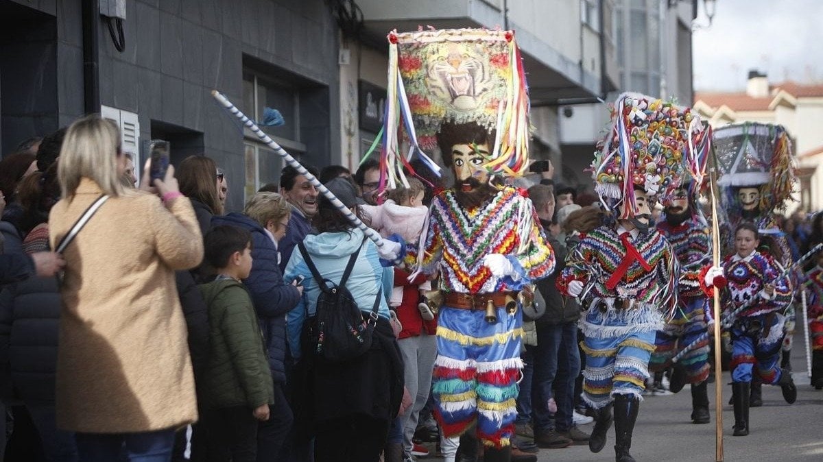 Boteiro de Vilariño de Conso durante el desfile del pasado año (foto: Miguel Ángel)