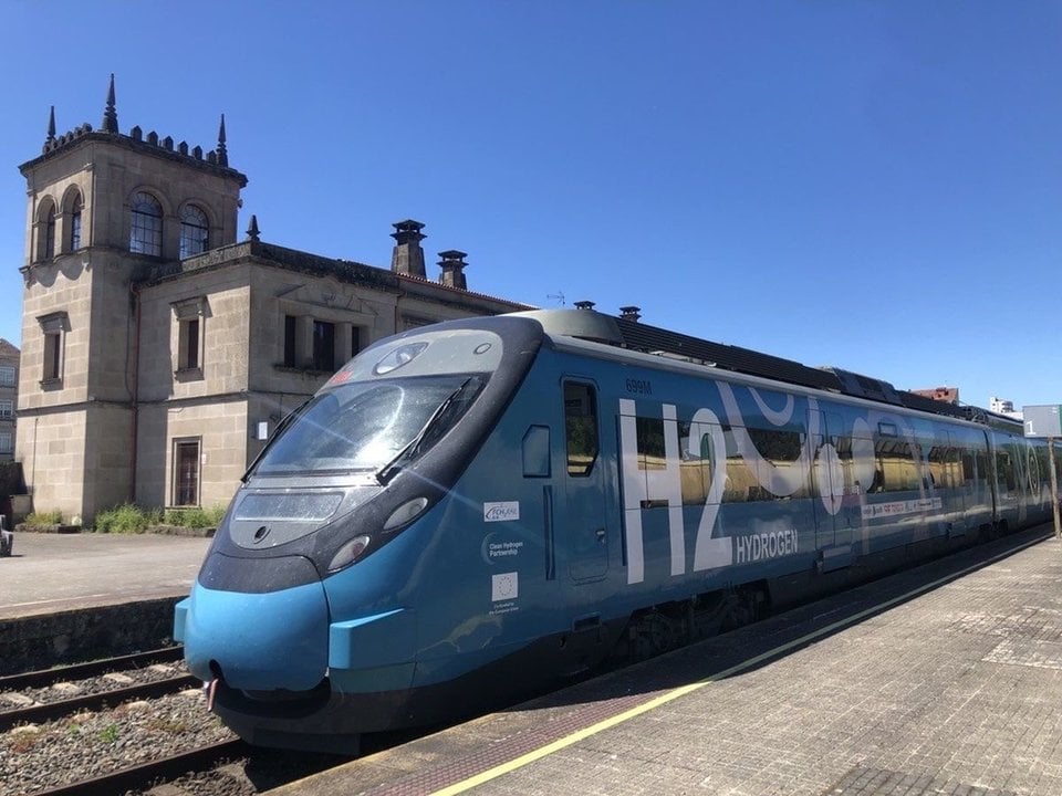 El prototipo europeo de tren impulsado por hidrógeno en Carballiño