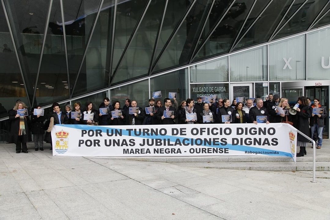 Imagen de una de las manifestaciones del turno de oficio en Ourense (Foto: Miguel Ángel).
