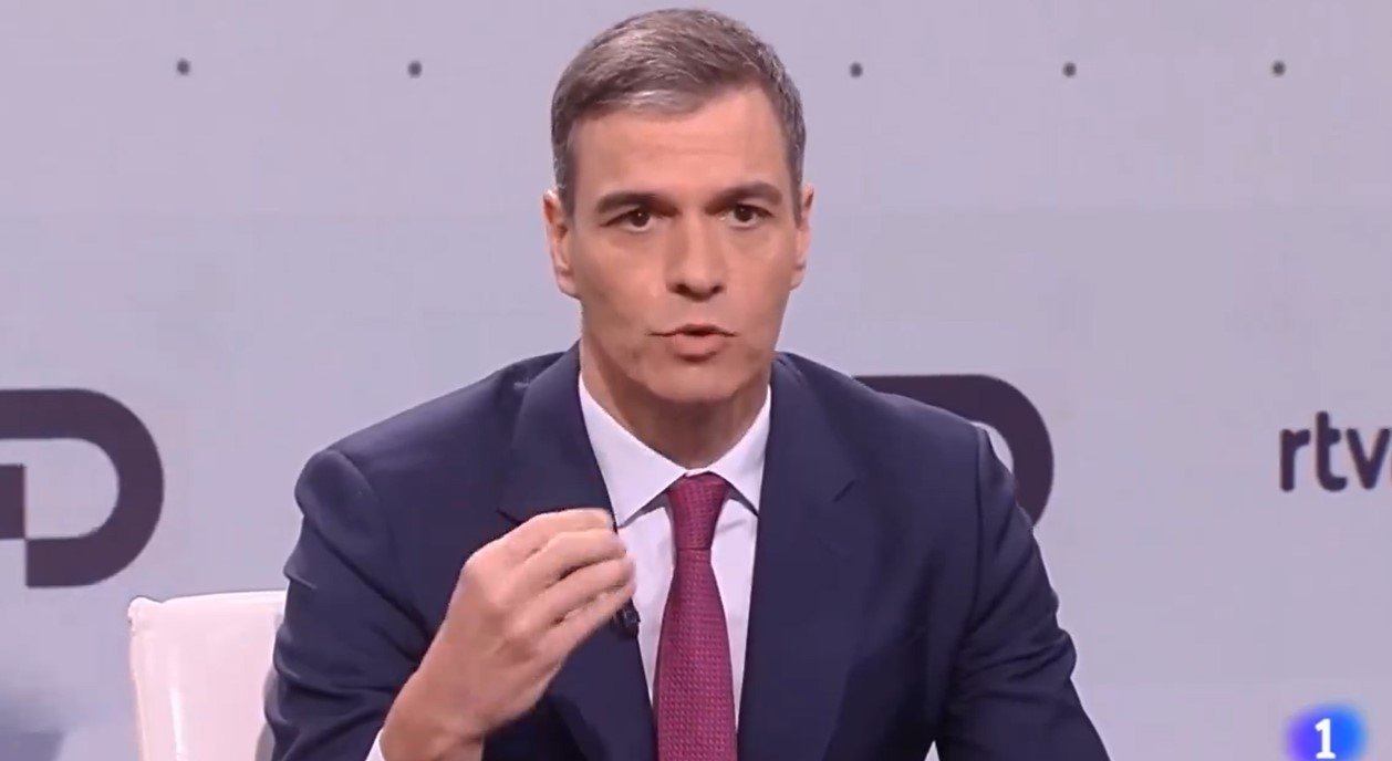 Pedro Sánchez en la primera entrevista concedida tras anunciar que continúa al frente del Ejecutivo (RTVE).