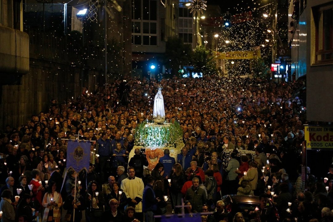 Procesión de la Virgen de Fátima por Ourense (Foto: Xesús Fariñas)