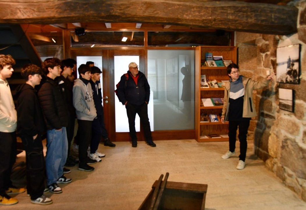 Visita de alumnos de Salesianos a Casa da Lagoa.