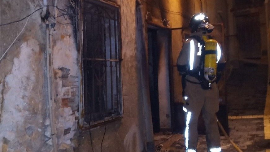 Vivienda incendiada en Ricote, en la que falleció un gallego (FOTO: EUROPA PRESS).